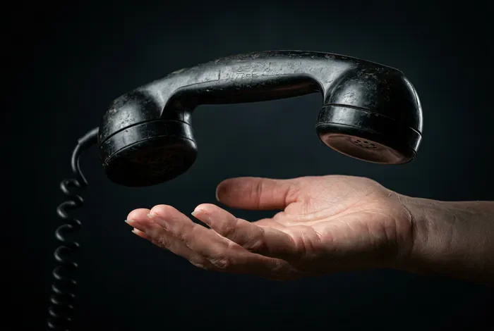 Raccrocher au nez en psychologie explications et causes